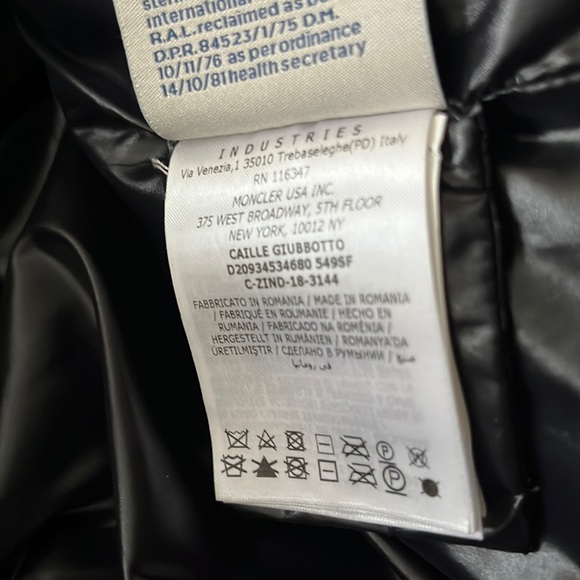 MONCLER
Black Down Velvet Daos Jacket - Picture 15 of 17